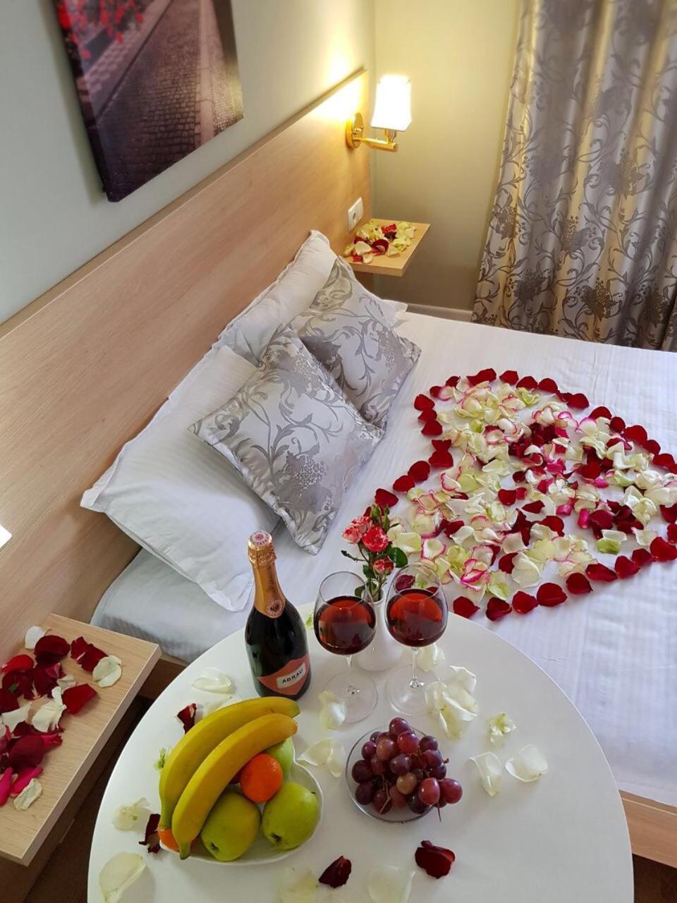 Sky Hotel Bishkek Exterior foto